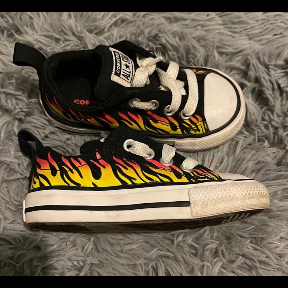 Flame converse, Pre loved condtion, size 6c